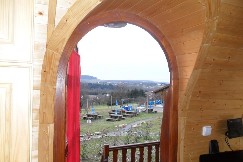 Le Chalet Du Chemin Et Sa Roulotte Berviller-en-Moselle エクステリア 写真
