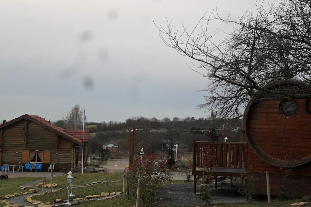Le Chalet Du Chemin Et Sa Roulotte Berviller-en-Moselle エクステリア 写真