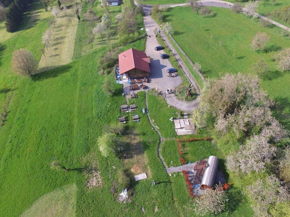 Le Chalet Du Chemin Et Sa Roulotte Berviller-en-Moselle エクステリア 写真
